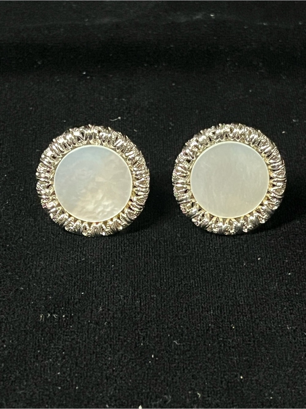 Classic Vintage Mother-of-Pearl Round Cuff Links in silver tone